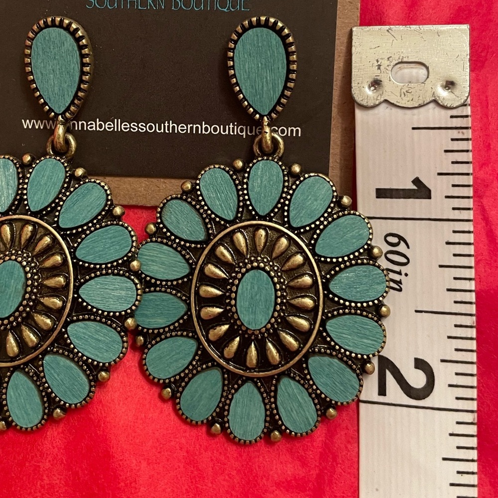 ❌SOLD❌
Earrings, Oval Flower Dangle - Picture 3 of 5